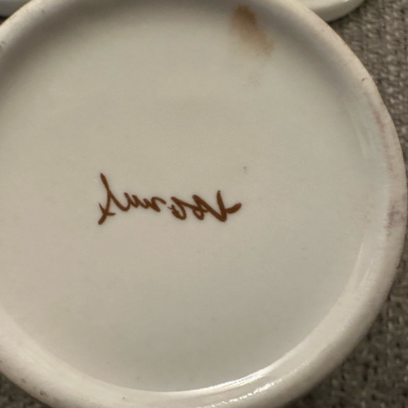 3 1/2" Oriental Mugs. Each Signed. Each has a matching cover to keep warm. - Picture 7 of 9